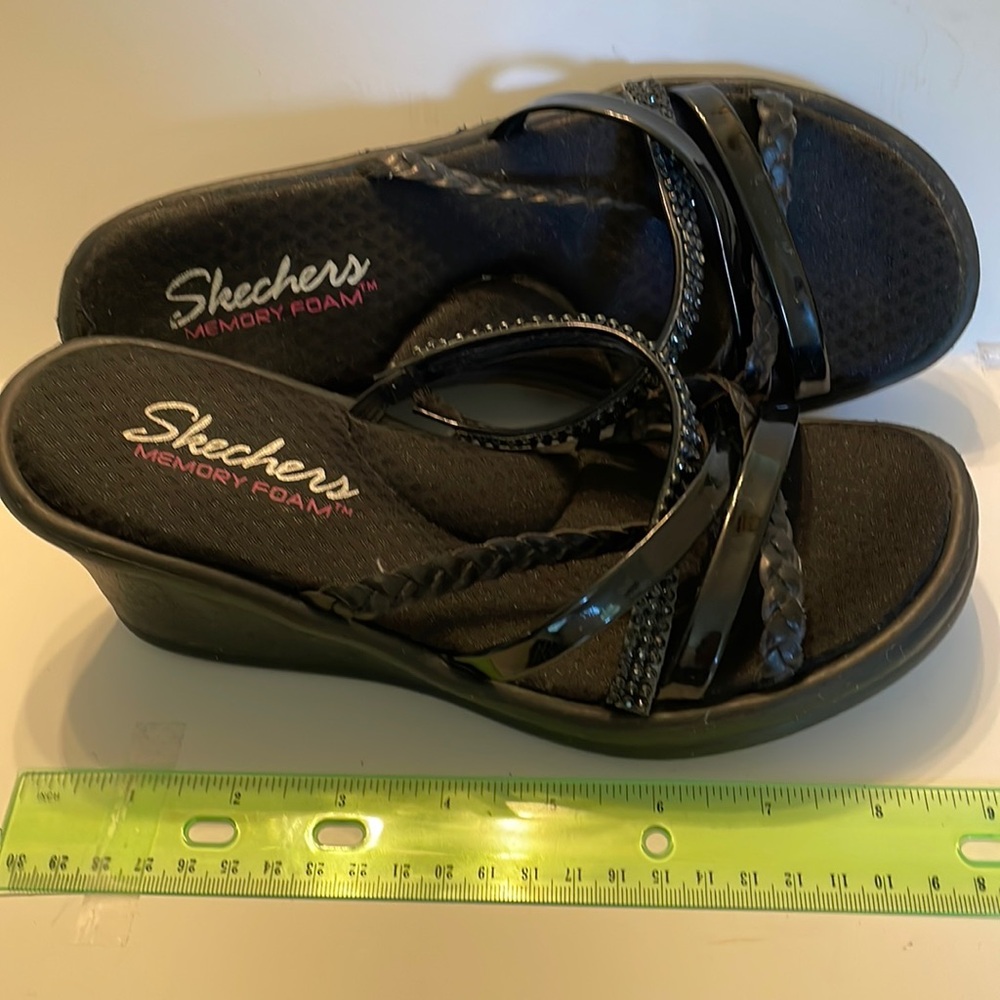Ladies Skechers memory foam sandals Size 7